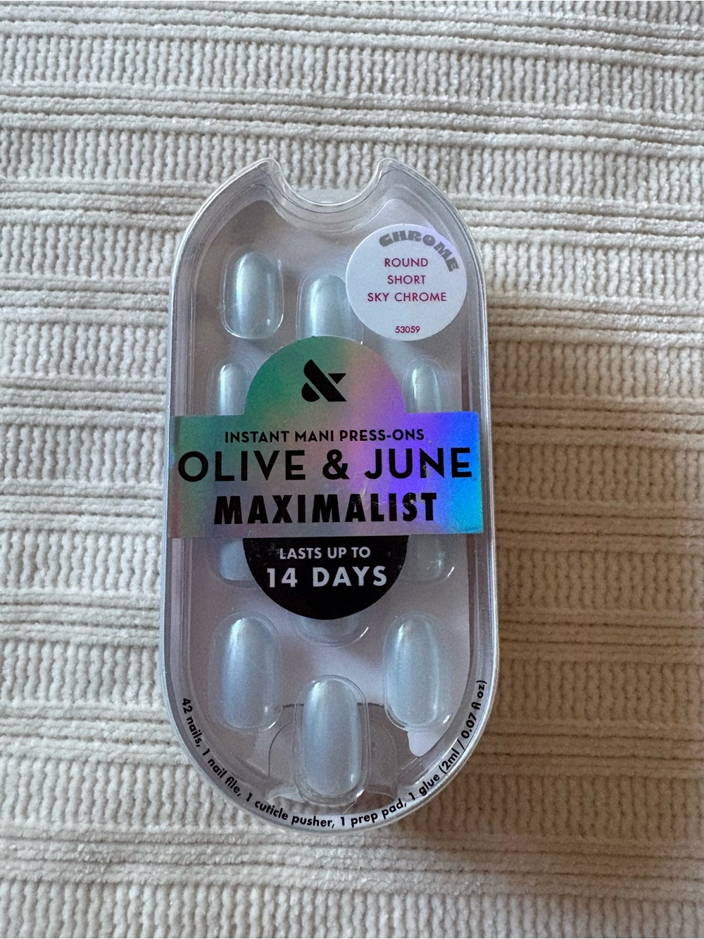 Olive & June Maximalist Instant Mani Press-Ons in Sky Chrome